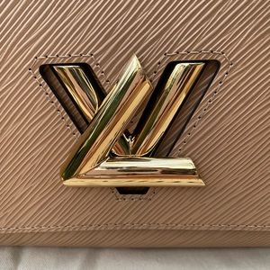 Louis Vuitton Twist MM M50282 - lushenticbags